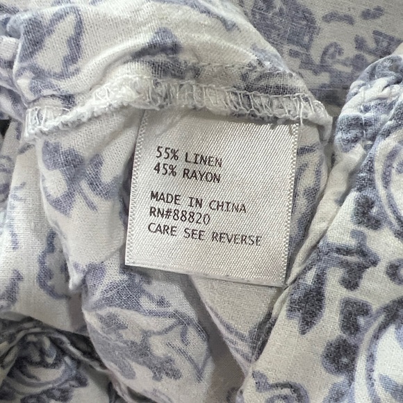 Tahari White & Blue Floral Button-Front Women's Top - Picture 5 of 5